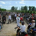 Po mszy św. Ksiądz Sławek(Harleyowiec) poświęcił wszystie motocykle, które dotarły na zlot