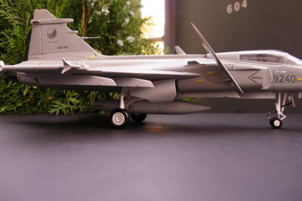 JAS-39 GRIPEN
MPM 1/48