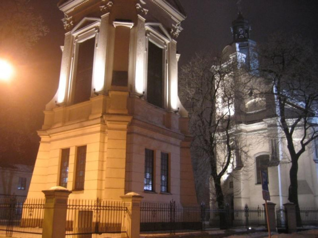 Dzwonnica kościoła Farnego.