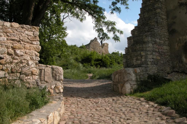 Wejscie na teren ruin zamku w Iłży #ruiny