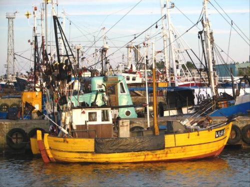 Władysławowo - port , mała łódz rybacka