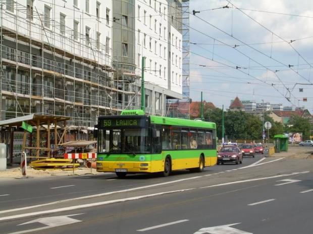 MAN NL223 #1047 na linii 59. Pozdrowienia dla kierowcy, który ładnie pozował do zdjęcia zwalniając auto.