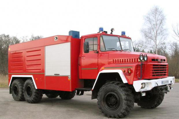 ciężki terenowy KRAZ 260 6X6
KRAZ GCBM 8/8, pojazd znajduje się na wyposażeniu JRG Lubaczów (woj. podkarpackie).
Kraz 260
silnik Turbodiesel YMZ-238D, 8-cylindrowy, poj. 14860 ccm,
moc 243kW/330KM @ 2100 obr./min., maks. moment obr. 1225 Nm @ 1200-1400...