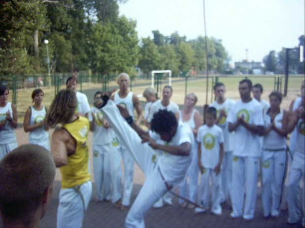 tak sie bawi Unicar .. ;) #unicar #capoeira #Mielno2006 #mielno