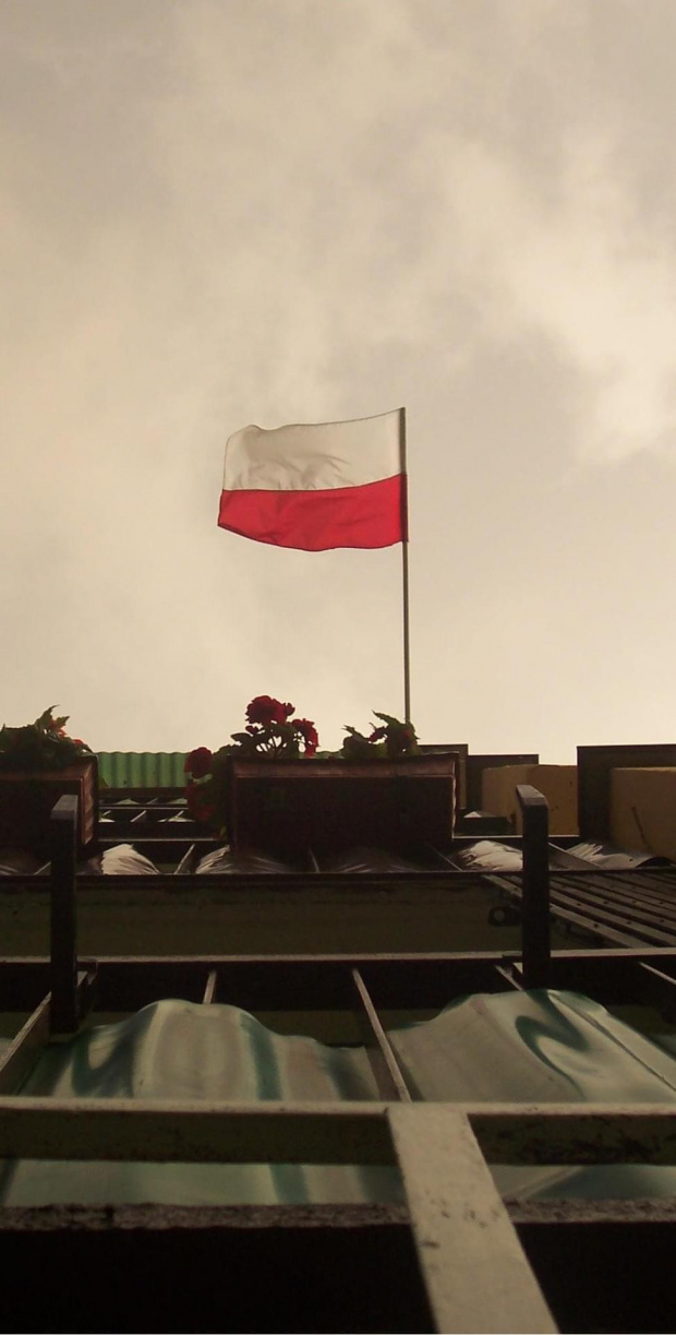 #flaga #sztandar #niebo #wiatr