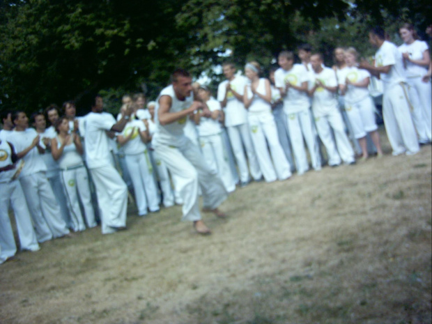 tak sie bawi Unicar .. ;) #unicar #capoeira #Mielno2006 #mielno