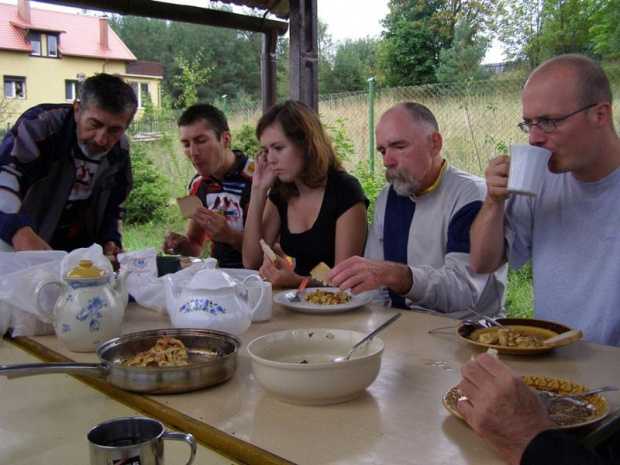 Biwak Gdańskiej Ekipy Rowerowej w Sulęczynie. Fotki zostały zrobione drugiego dnia w drodze powrotnej do Gdańska.
Szczegóły na:
http://www.rowery.gda.pl/modules.php?name=News&file=article&sid=469