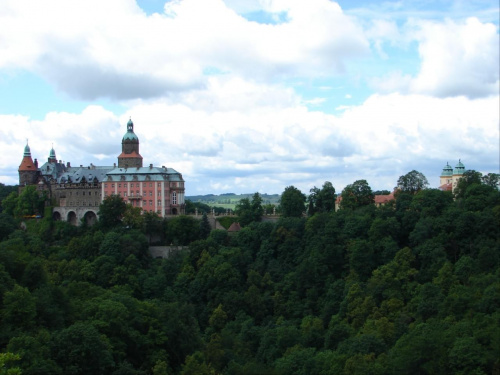 Największy na Dolnym Slasku, trzeci pod względemwielkosci w Polsce i jeden z największych w Europie zamek zwany Perła Dolnego Slaska. #Książ #Zamek #Wałbrzych