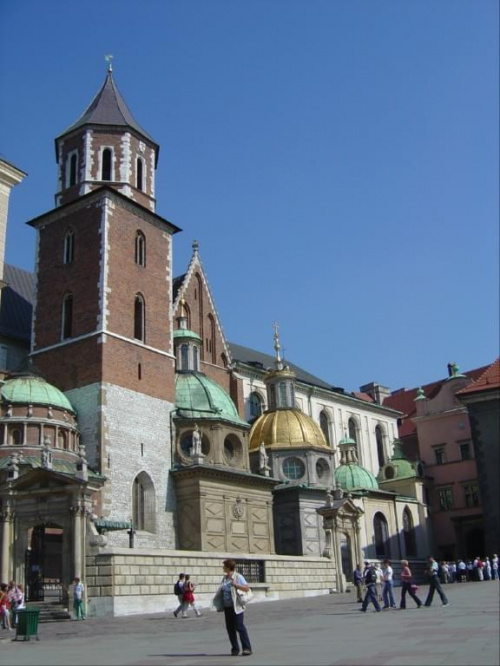 Koronacyjnym kociołem królów polskich jest Katedra Wawelska pod wezwaniem swiętych Stanisława i Wacława. #Kraków #Miasto #Wawel #Sukiennice