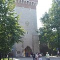 Zbudowana na przełomie XIII i XIV w. z kamienia Brama Floriańska liczy 34,5 metra wysokosci. #Kraków #Miasto #Wawel #Sukiennice