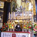 W nawie głównej uderza swym wygladem konfesja sw. Stanisława, męczennika, którego szczatki spoczywaja w srebrnej barokowej trumnie. #Kraków #Miasto #Wawel #Sukiennice
