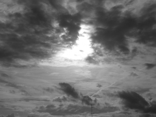 chmury burzowe (czarno - białe)