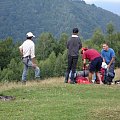 Startujący tego samego dnia co my rumuńscy studenci pasterz z psami.