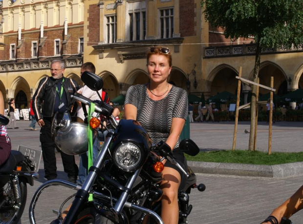 Harley Davidson na Krakowskim Rynku
07 września 2006 #Harley #Davidson #Kraków