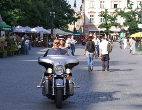 Harley Davidson na Krakowskim Rynku
07 września 2006 #Harley #Davidson #Kraków