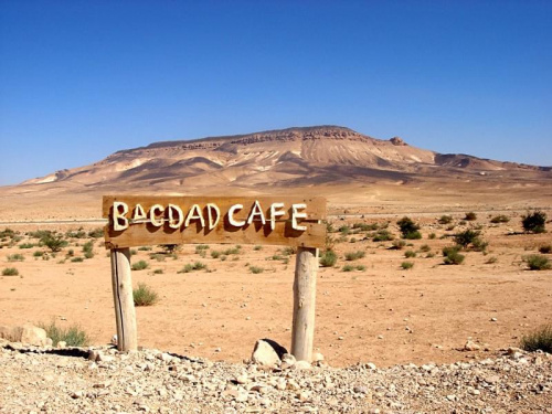 Syria - pustynia - Bagdad Cafe u beduinów w drodze do Palmyry.