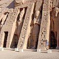 Abu Simbel. Południowe "wrota Egiptu. 65 km. za Zwrotnikiem Raka. Świątynia Nefertari, żony Ramzesa ll.