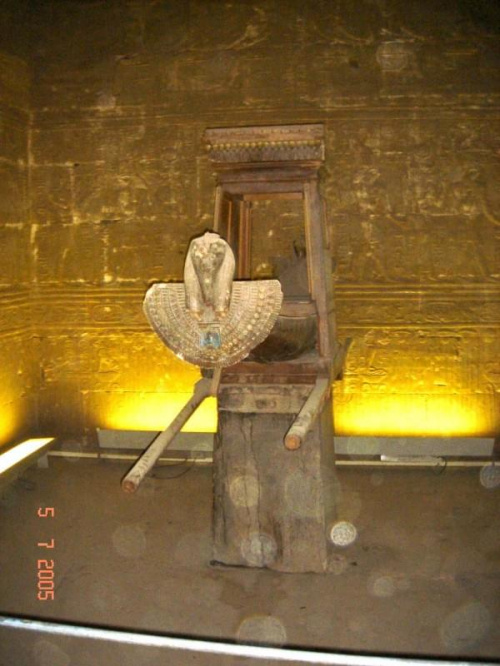 Świątynia Horusa w Edfu.