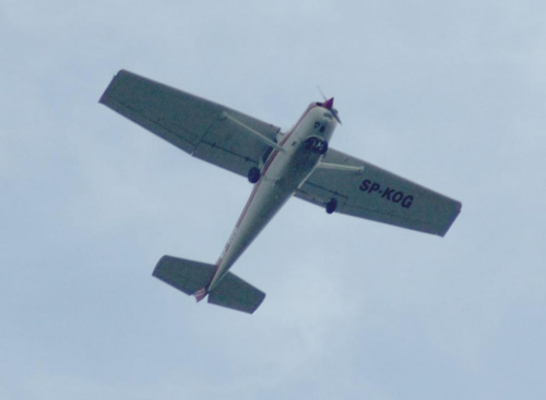 21.09.2006 r., godz. 11.03. Prywatna Cessna 152 II nad TrzebinÄ
.