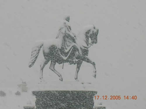 Pomnik w Dreźnie... Ale było śniegu :P #drezno #pomniik #zima #śnieg