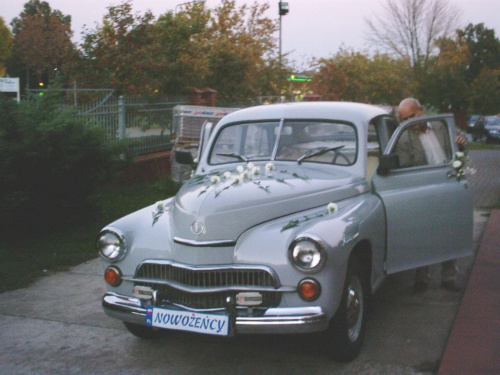Ach to był piekny ślub, wspaniałe wesele ( pozdrawiam Gosię i Łukasza "Biedrona" ) i mieli wspaniały samochód jakich teraz mało.... #warszawa #tomaszów