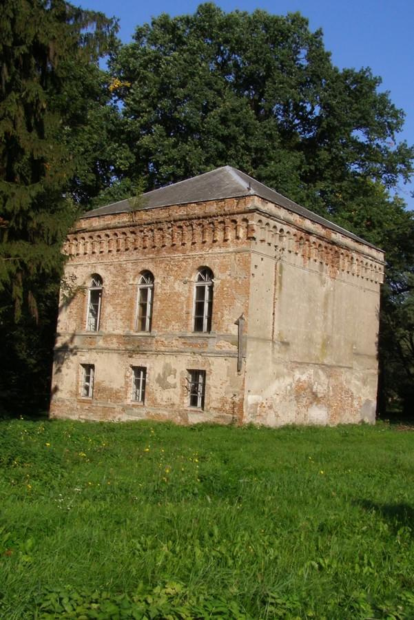 Relacja fotograficzna z wycieczki odbytej 17 IX 2006 roku. Przebiegała ona przez centralną cześć borw tucholskich. Trasa wiodła ze Smętowa przez Osiek i Legbąd do Rytla
Więcej na:
www.phantom.blog.pl