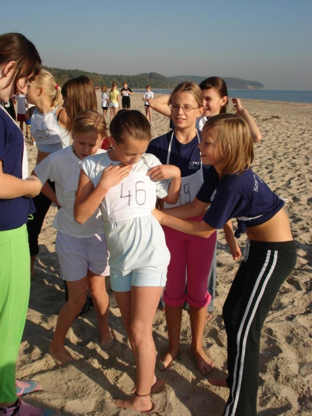 Sztafetowe Biegi Przełajowe po plaży w Sopocie. Organizator sopocki MOSiR #Sp9WSopocie