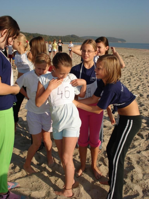 Sztafetowe Biegi Przełajowe po plaży w Sopocie. Organizator sopocki MOSiR #Sp9WSopocie