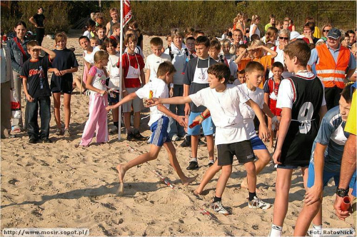 Sztafetowe Biegi Przełajowe po plaży w Sopocie. Organizator sopocki MOSiR #Sp9WSopocie