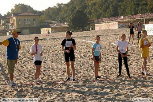 Sztafetowe Biegi Przełajowe po plaży w Sopocie. Organizator sopocki MOSiR #Sp9WSopocie