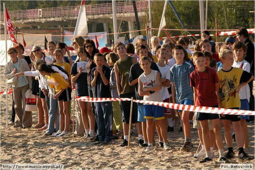 Sztafetowe Biegi Przełajowe po plaży w Sopocie. Organizator sopocki MOSiR #Sp9WSopocie