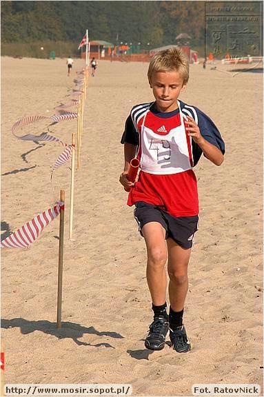 Sztafetowe Biegi Przełajowe po plaży w Sopocie. Organizator sopocki MOSiR #Sp9WSopocie