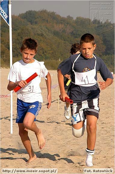 Sztafetowe Biegi Przełajowe po plaży w Sopocie. Organizator sopocki MOSiR #Sp9WSopocie