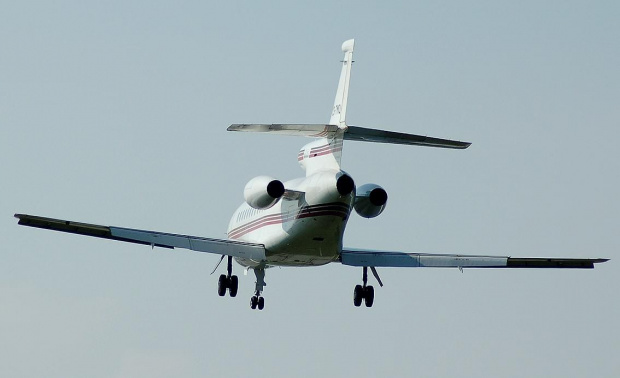 Podejście do lądowania na lotnisku w Balicach. 30.09.2006, 13:58 Heliavia, Dassault Falcon 900