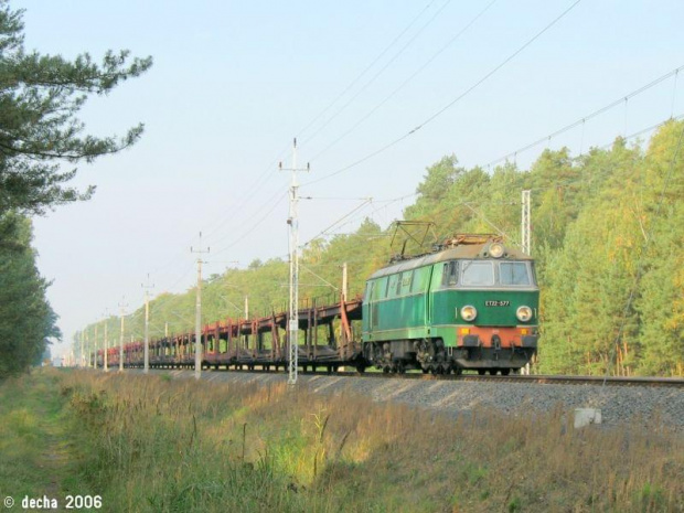 30.09.2006 Kunowice-Rzepin ET22-577 z próżnymi platformami w kierunku Rzepina