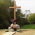 Krasiczyn, Pomnik ofiar granicy sowiecko-niemiej , która była na Sanie w latach 1939 - 41. #orzeł #pomnik #krzyż
