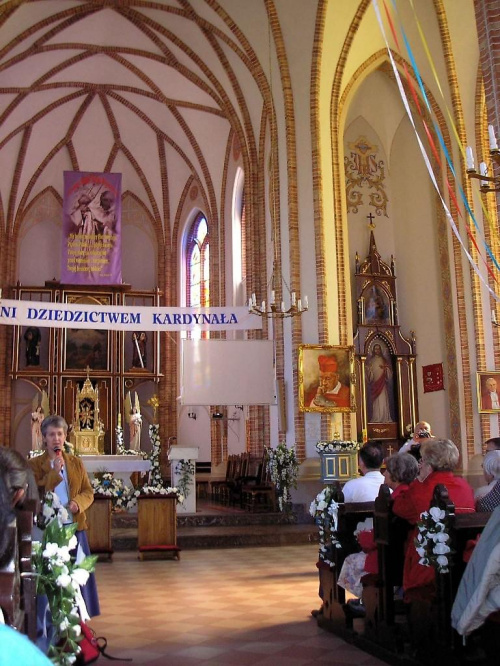 Zuzela. Wieś w której urodził się Stefan Kardynał Wyszyński. Wnętrze kościoła w którym był Jego ojciec był organistą i w którym był chrzczony.