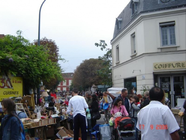 Maisons-Laffitte - brocante w centrum