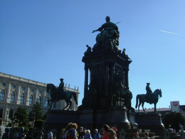 Plac i pomnik Marii Teresy