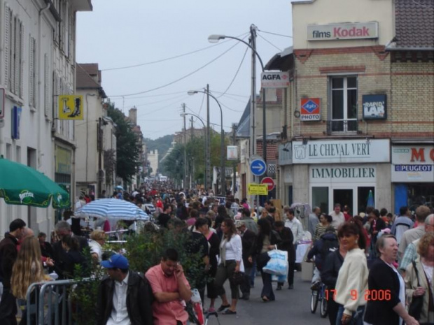 Maisons-Laffitte - brocante w centrum