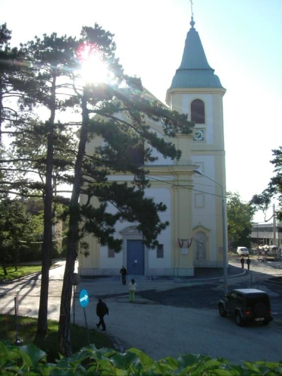 kosciółek obok tarasu widokowego