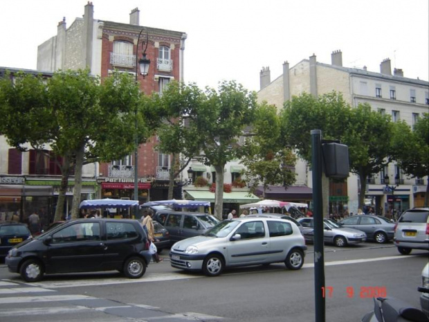 Maisons-Laffitte - brocante w centrum