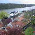 Conflans-Sainte Honorine - Widok na Sekwanę (F - Seine) oraz m.in. tzw. péniches, czyli statki na których zwykli ludzie mieszkajš. One stajš się coraz bardziej modne