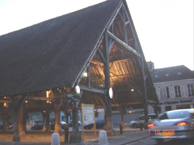 Milly-La Foret - centrum