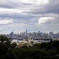 Drapacze chmur Manhattanu widziane od strony Brooklynu. Zdjęcie robione z dachu domu mojej Mamy