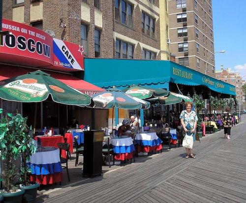 Brighton Beach - dzielnica rosyjska. Proszę bardzo, i nawet restauracja Moskwa znalazła się tu na molo nad Atlantykiem