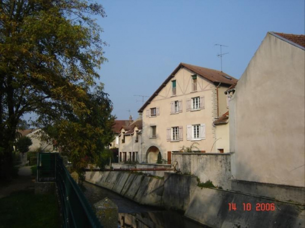 Aulnay sur Mauldre - nad rzeczkš Mauldre