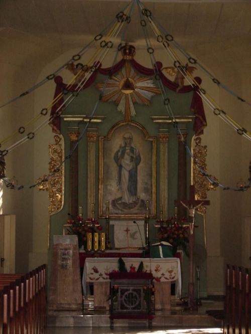 Ołtarz w Sanktuarium Matki Boskiej Królowej Kaszub