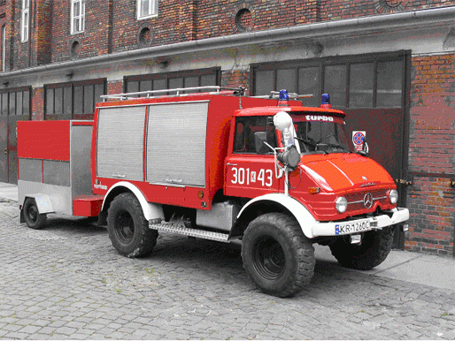 SRT Unimog - samochód ratownictwa technicznego, silnik Mecedes o mocy 125KM, podwozie Mercedes, zabudowa nadwozia Mercedes, kabina 1+1, agregat prądotwórczy przenośny 2,2kW 230V, maszt oświetleniowy 2x500W 230V, wyciągarka linowa 7,6 ton, ciężar 6000kg...