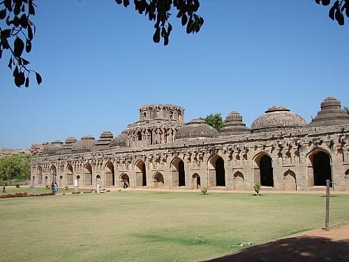 Stajnie dla słoni, Imperium Vijayangar, Hampi